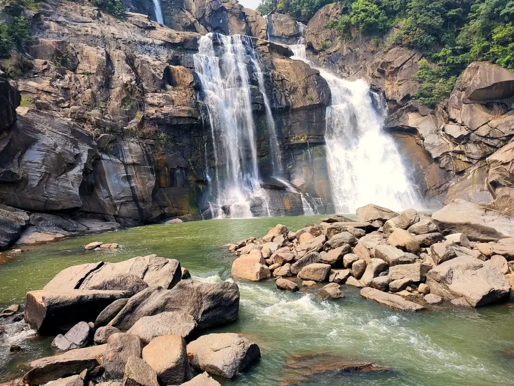 Hundru Falls on the Subarnarekha in full post-monsoon flow